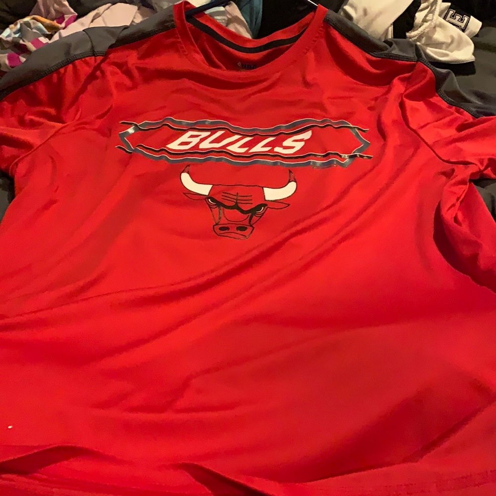 Women’s XL bulls shirt